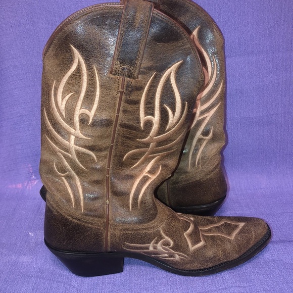 Used Women’s Justin Embroidered Boots Size 8.  BRL9753 Distressed Cafe Snip Toe - Picture 9 of 16
